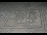 06319 ostia - regio iii - insula ix - domus dei dioscuri (iii,ix,1) - raum h - mosaik der dioskuren - gesehen von norden.jpg